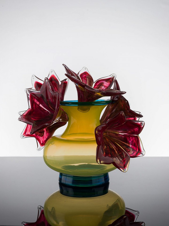 Dale Chihuly, Pale Yellow Piccolo Venetian with Crimson Blossoms
1997, Glass